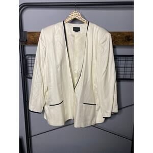Harve Benard Ivory Women's Plus Blazer | 24W